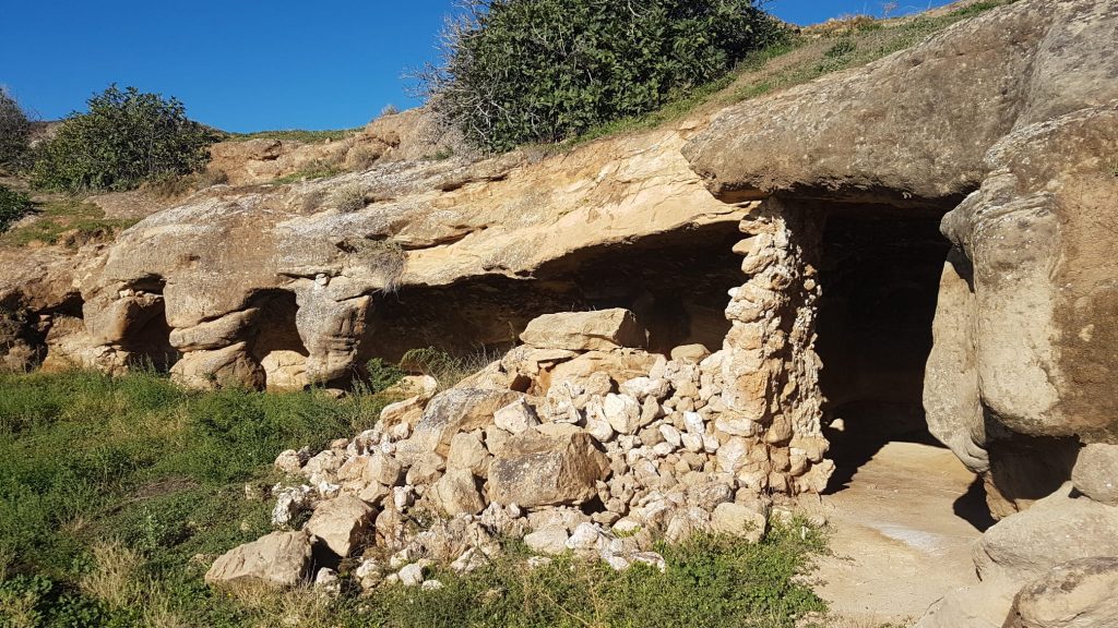 Las Cuevas Santas: un paseo por los eremitorios de Castejón